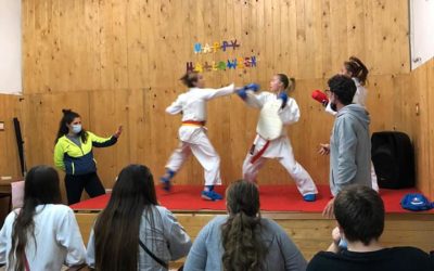I bambini del progetto P.I.T.E.R. a lezione di karate dal maestro Giovanni Casaburi